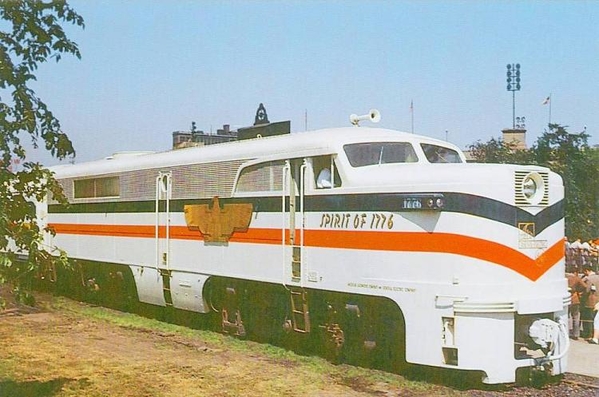 postcard-chicago-train-spirit-of-1776-streamlined-diesel-engine-1948