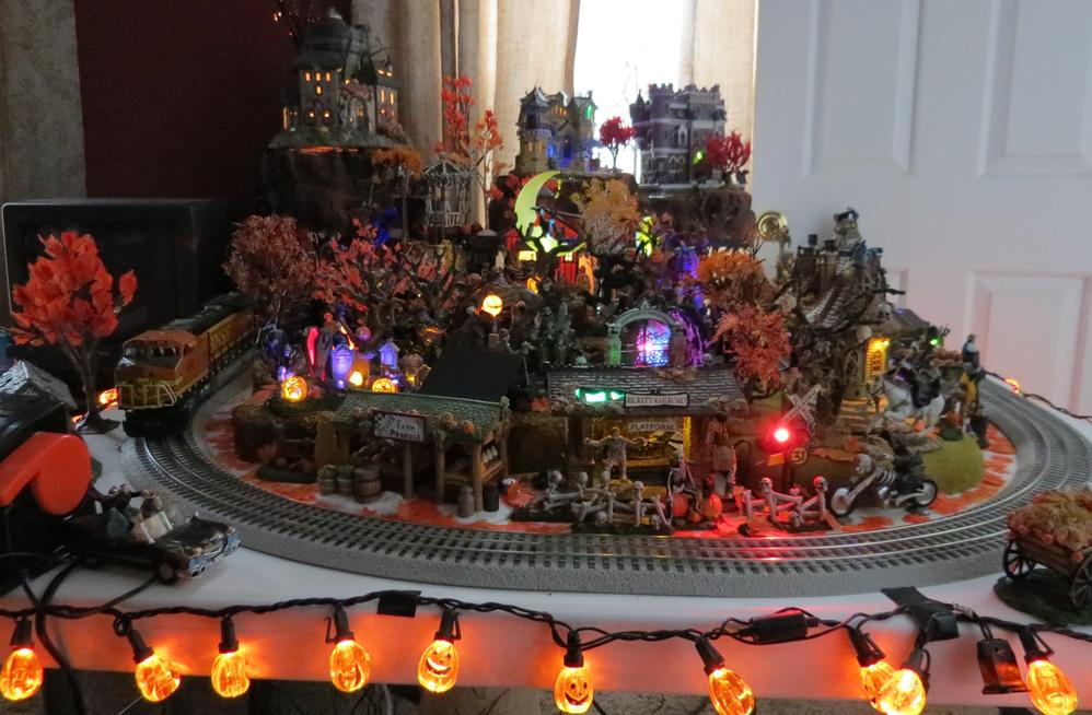 O Gauge Halloween Trains