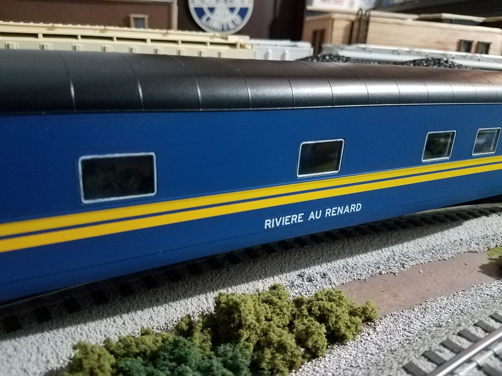 Silver/Blue/yellow N Budd Passenger Dining Car Via Rail 1-41463 