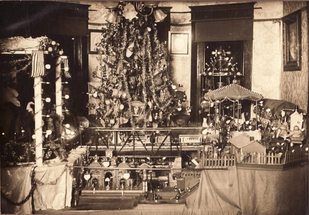 Gary Clare Christmas Display by Alfred Schumacher ca. 1915 1500x
